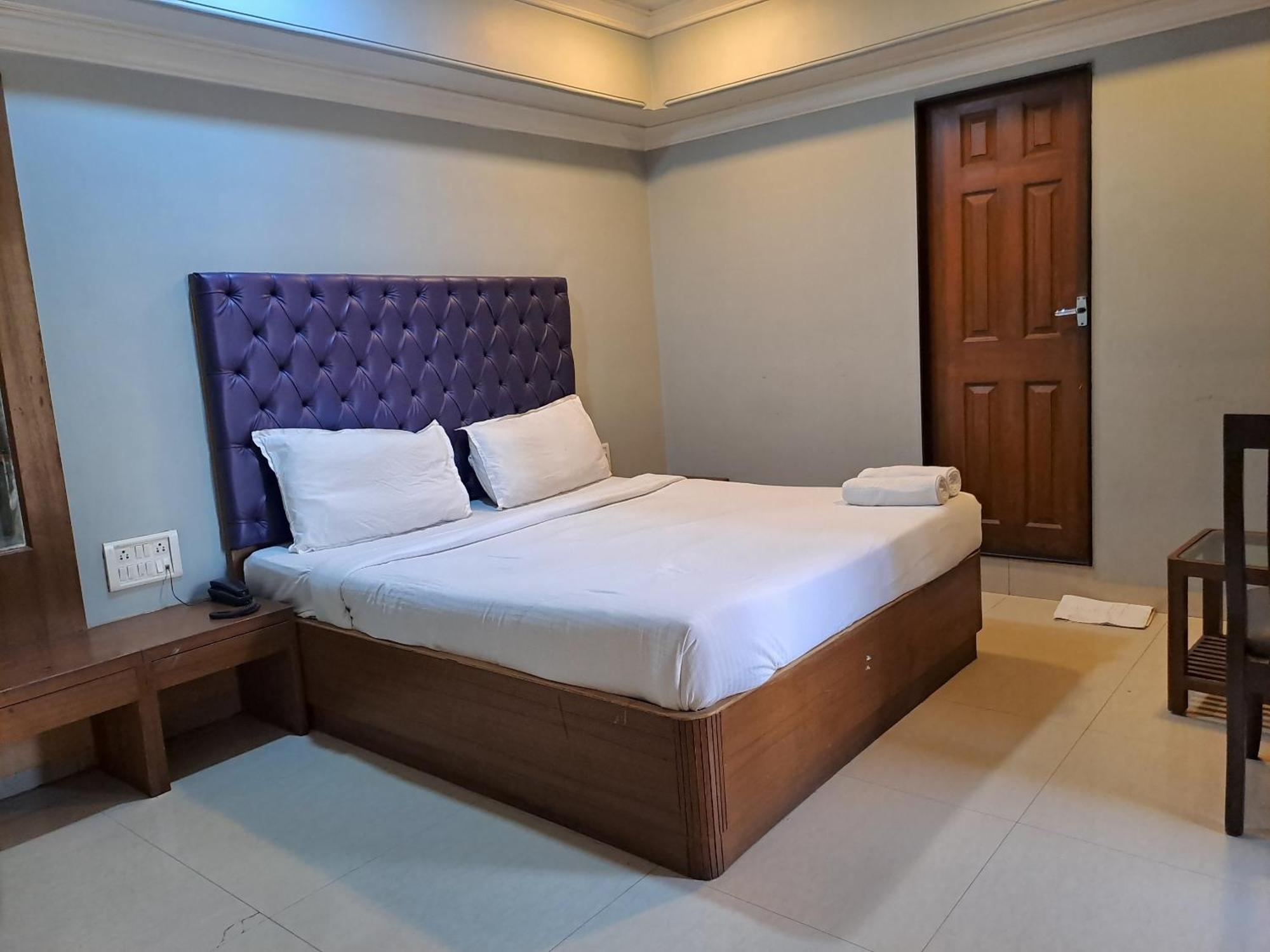 Hotel Cruz Royale Mumbai Exterior photo